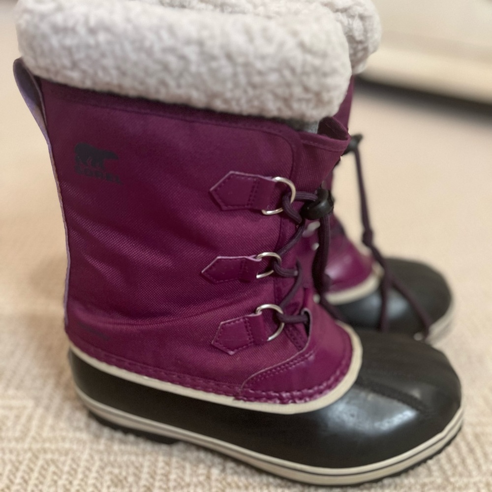 Sorel ❄️ youth yoot size 6 boots wild iris/dark plum